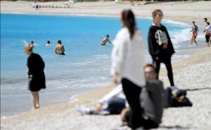 Na obali Bodruma turisti uživali u martovskom suncu i kupanju u moru